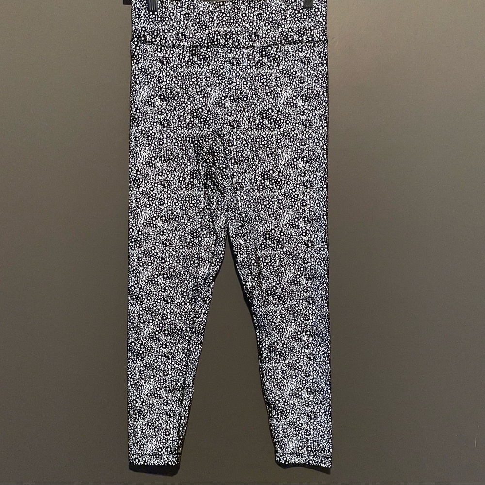 Noli reflective workout leggings size medium